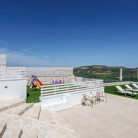 Valentina, Villa Roumeli