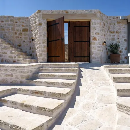 Valentina, Villa *